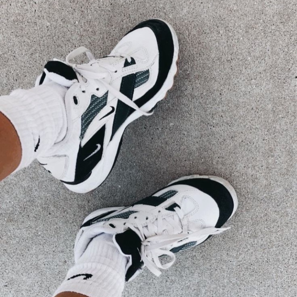 NIKE AIR SNEAKERS